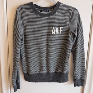 Womens Abercrombie & Fitch A&F Gray/White Stripe Crewneck Sweatshirt Size XS